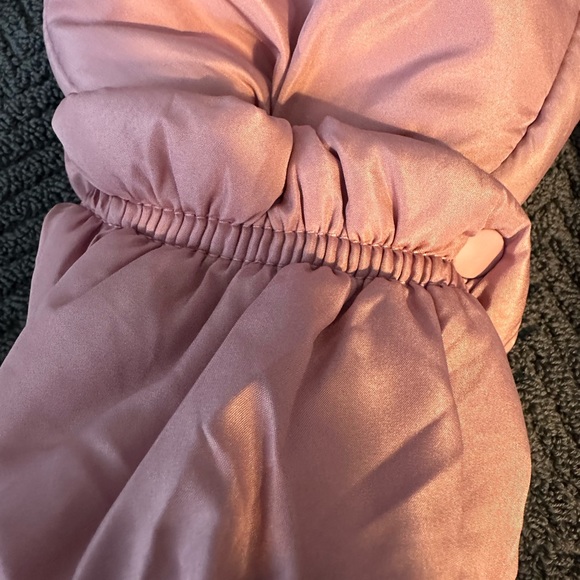 FIRST IMPRESSIONS Baby Girl Bow Faux-Fur Trim Snowsuit. Size 3-6 months. - Picture 5 of 7